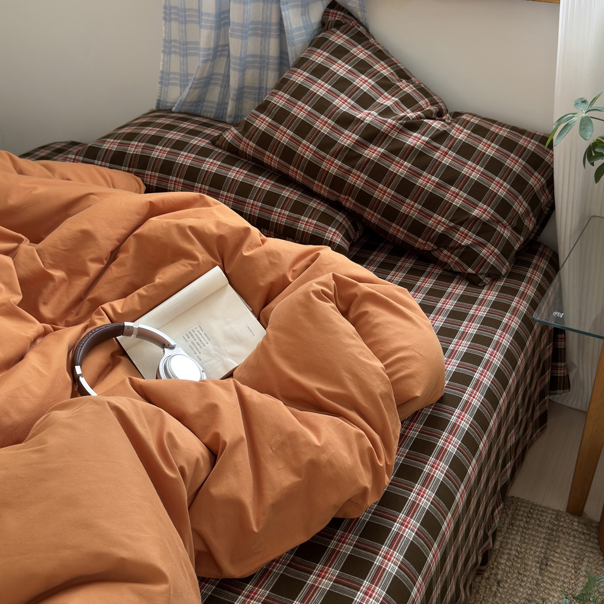 91家纺网 家纺一手货源 找家纺 玖弘家居 2025新款纯色被套格子单混搭四件套 赤线红格-南瓜橘（枕套格子）