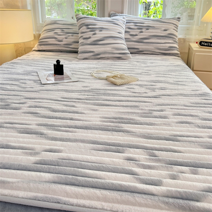 91家纺网 家纺一手货源 找家纺 圣比熊 2025新款法莱绒床笠法兰绒床垫保护套牛奶绒兔毛绒席梦思床垫套-抽条 法莱绒抽条-梦幻浅灰