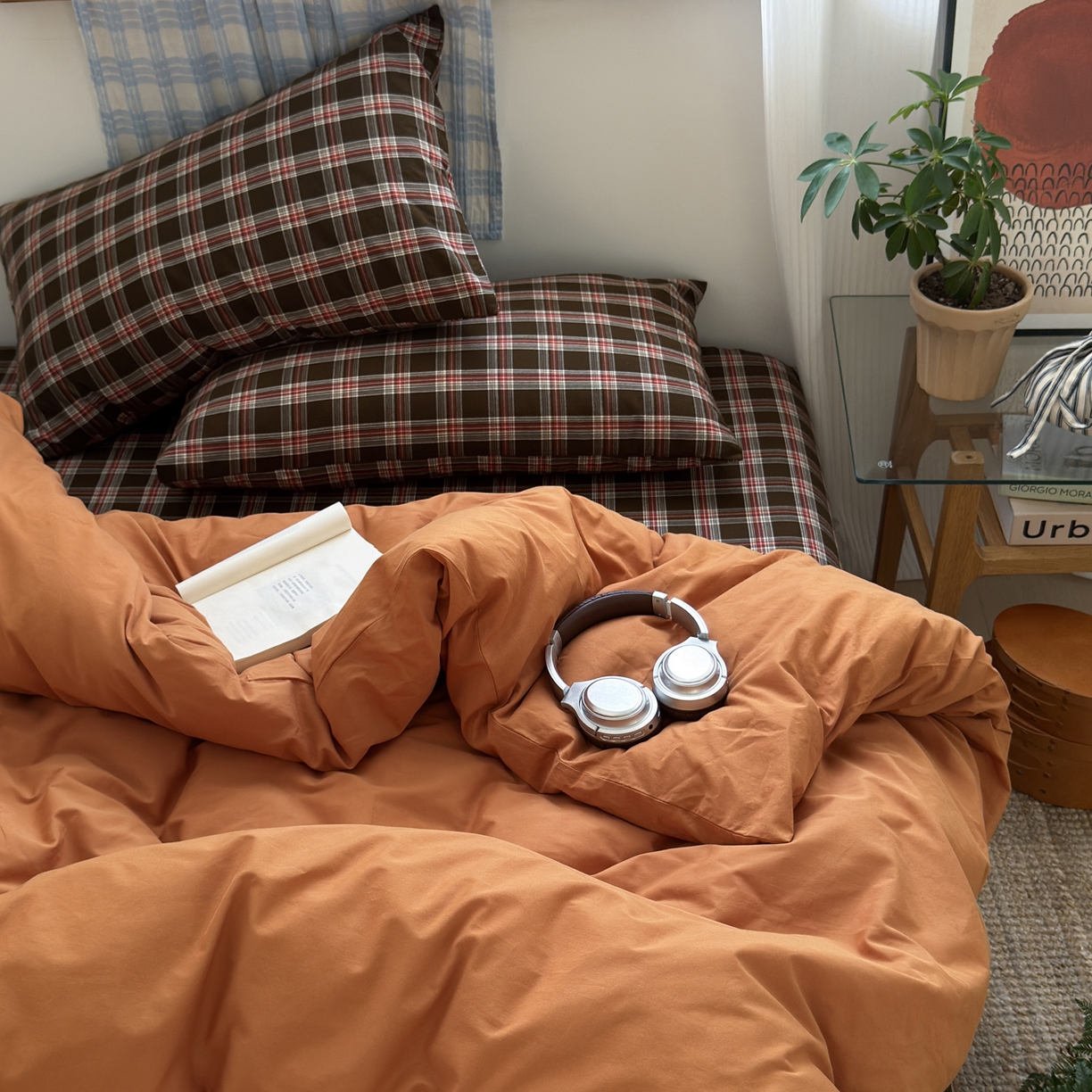 91家纺网 家纺一手货源 找家纺 玖弘家居 2025新款纯色被套格子单混搭四件套 赤线红格-南瓜橘（枕套格子）