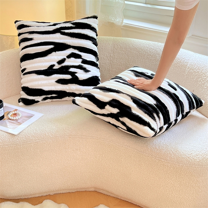 91家纺网 家纺一手货源 找家纺 梦舒羽 2025新款法莱绒抱枕套法兰绒枕套宿舍枕芯套兔毛绒枕头套-抽条 法莱绒抽条-梦幻墨白