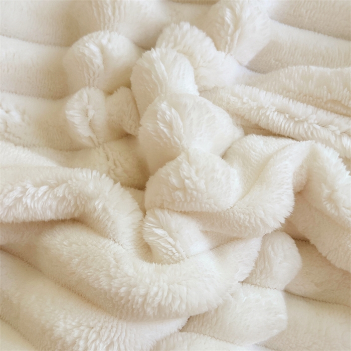 91家纺网 家纺一手货源 找家纺 梦舒羽 2025新款法莱绒抱枕套法兰绒枕套宿舍枕芯套兔毛绒枕头套-抽条 法莱绒抽条-晨曦白