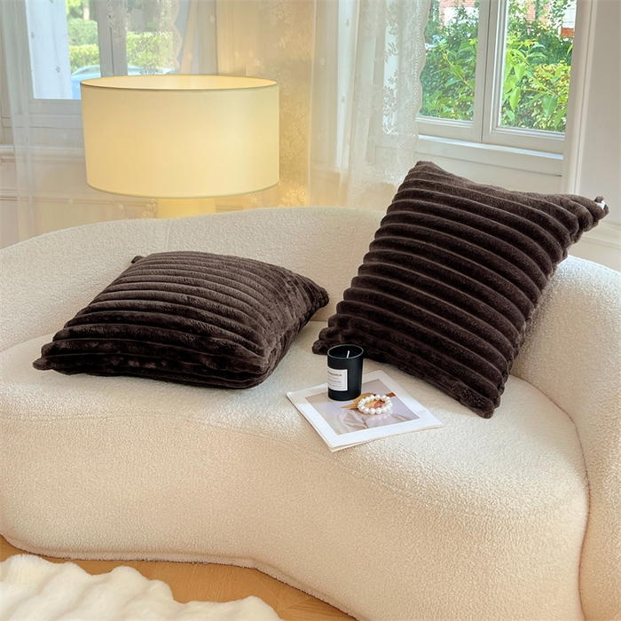 91家纺网 家纺一手货源 找家纺 梦舒羽 2025新款法莱绒抱枕套法兰绒枕套宿舍枕芯套兔毛绒枕头套-抽条 法莱绒抽条-咖啡色