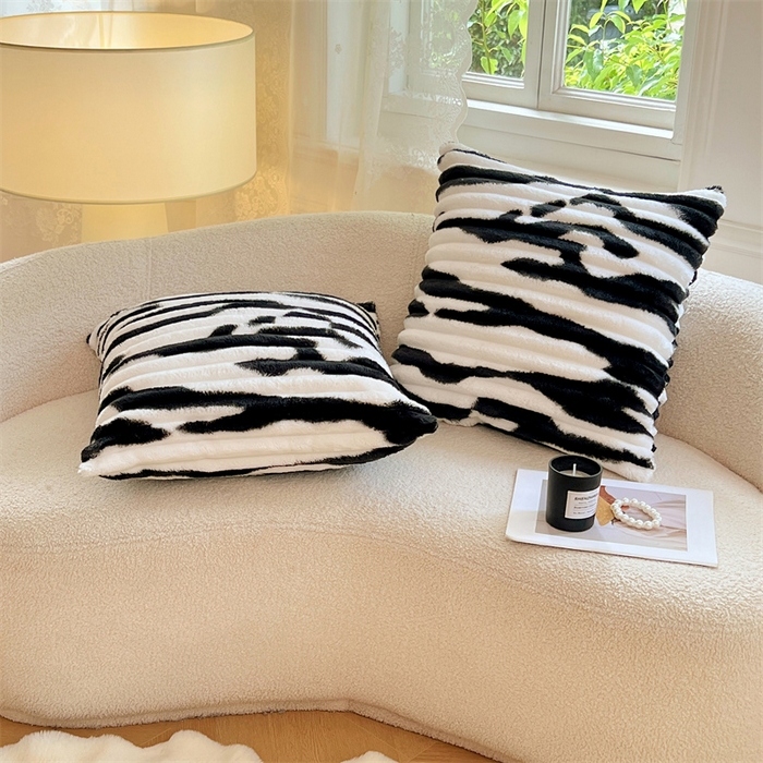 91家纺网 家纺一手货源 找家纺 梦舒羽 2025新款法莱绒抱枕套法兰绒枕套宿舍枕芯套兔毛绒枕头套-抽条 法莱绒抽条-梦幻墨白