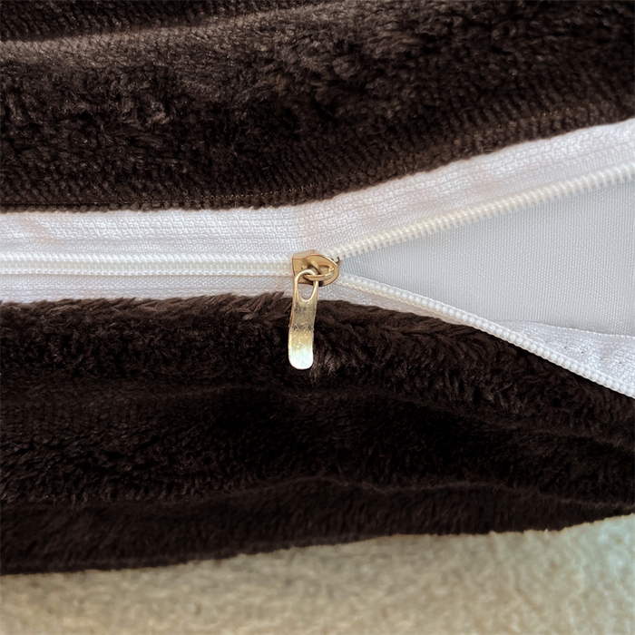 91家纺网 家纺一手货源 找家纺 梦舒羽 2025新款法莱绒抱枕套法兰绒枕套宿舍枕芯套兔毛绒枕头套-抽条 法莱绒抽条-咖啡色