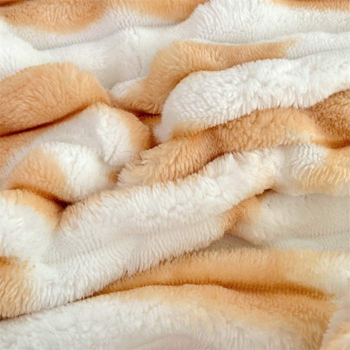 91家纺网 家纺一手货源 找家纺 梦舒羽 2025新款法莱绒抱枕套法兰绒枕套宿舍枕芯套兔毛绒枕头套-抽条 法莱绒抽条-梦幻奶咖