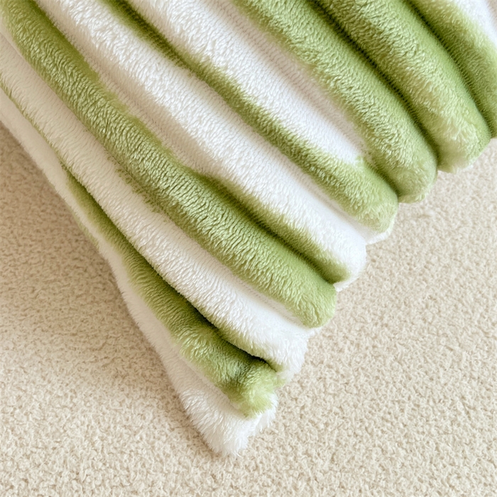 91家纺网 家纺一手货源 找家纺 梦舒羽 2025新款法莱绒抱枕套法兰绒枕套宿舍枕芯套兔毛绒枕头套-抽条 法莱绒抽条-梦幻果绿