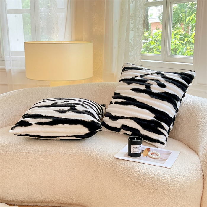 91家纺网 家纺一手货源 找家纺 梦舒羽 2025新款法莱绒抱枕套法兰绒枕套宿舍枕芯套兔毛绒枕头套-抽条 法莱绒抽条-梦幻墨白