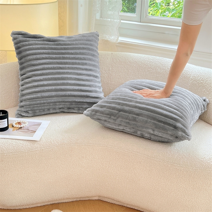 91家纺网 家纺一手货源 找家纺 梦舒羽 2025新款法莱绒抱枕套法兰绒枕套宿舍枕芯套兔毛绒枕头套-抽条 法莱绒抽条-烟雨灰