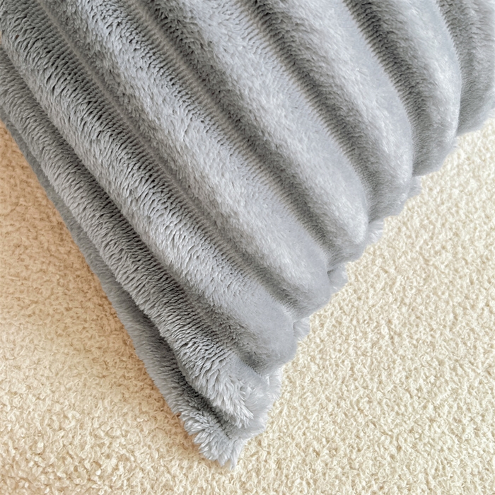 91家纺网 家纺一手货源 找家纺 梦舒羽 2025新款法莱绒抱枕套法兰绒枕套宿舍枕芯套兔毛绒枕头套-抽条 法莱绒抽条-烟雨灰