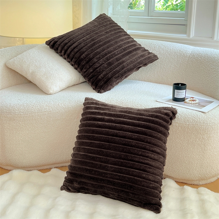 91家纺网 家纺一手货源 找家纺 梦舒羽 2025新款法莱绒抱枕套法兰绒枕套宿舍枕芯套兔毛绒枕头套-抽条 法莱绒抽条-咖啡色