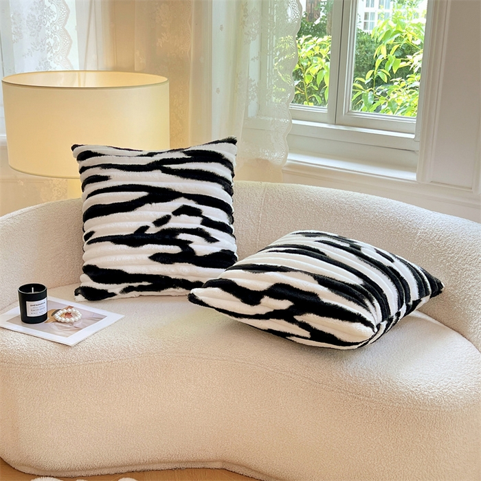 91家纺网 家纺一手货源 找家纺 梦舒羽 2025新款法莱绒抱枕套法兰绒枕套宿舍枕芯套兔毛绒枕头套-抽条 法莱绒抽条-梦幻墨白