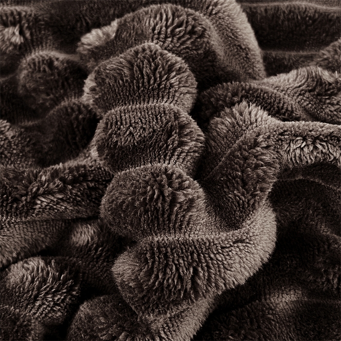 91家纺网 家纺一手货源 找家纺 梦舒羽 2025新款法莱绒抱枕套法兰绒枕套宿舍枕芯套兔毛绒枕头套-抽条 法莱绒抽条-咖啡色