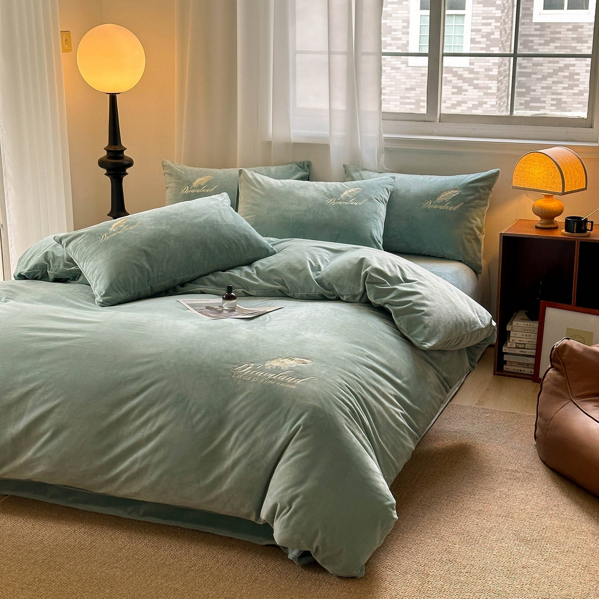 91家纺网 家纺一手货源 找家纺 爱彼家纺 2025新款牛奶绒刺绣四件套--羽毛系列-风格一 羽毛-浅水绿