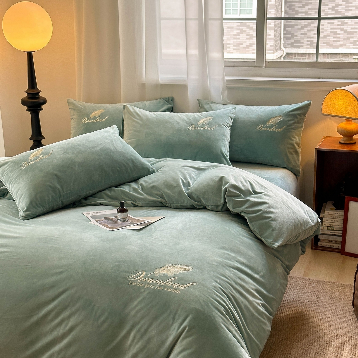 91家纺网 家纺一手货源 找家纺 爱彼家纺 2025新款牛奶绒刺绣四件套--羽毛系列-风格一 羽毛-浅水绿