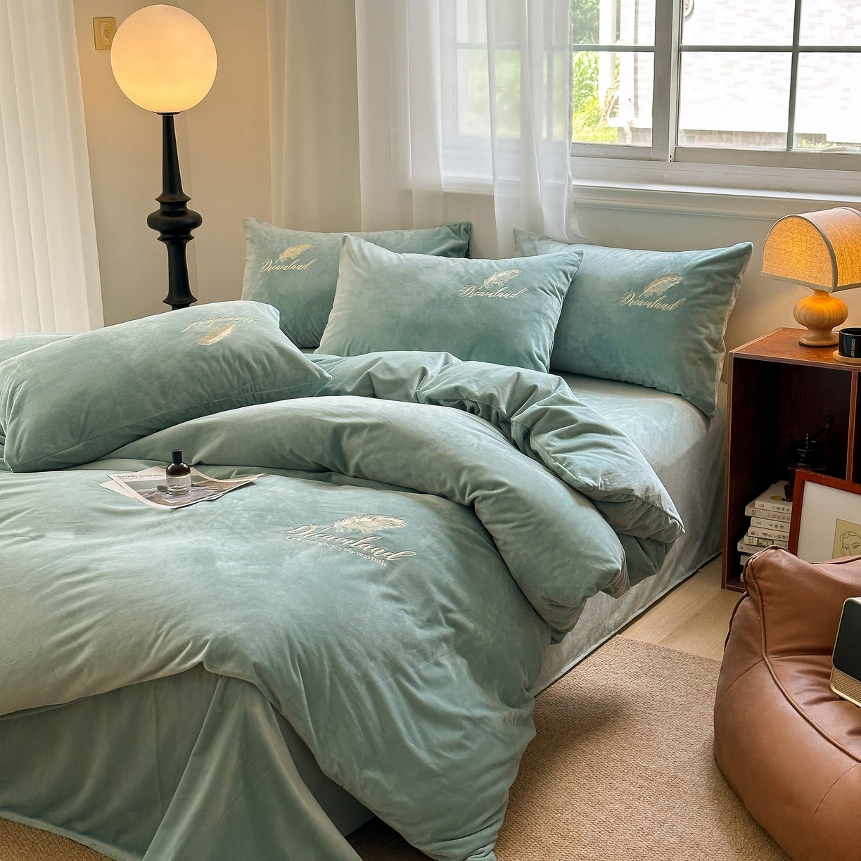 91家纺网 家纺一手货源 找家纺 爱彼家纺 2025新款牛奶绒刺绣四件套--羽毛系列-风格一 羽毛-浅水绿