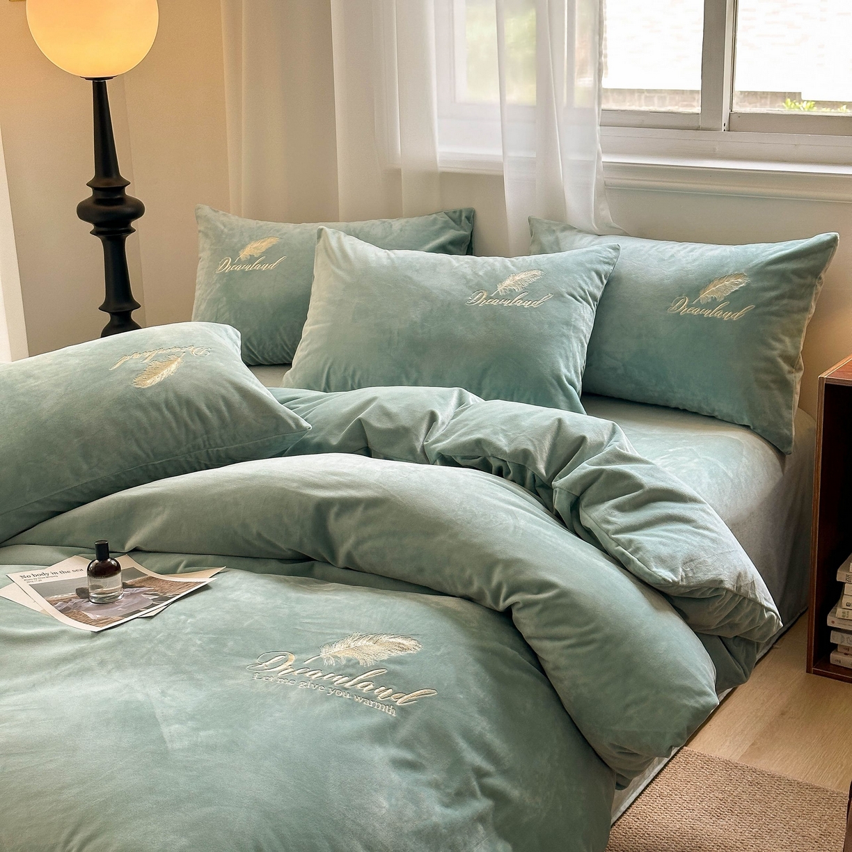 91家纺网 家纺一手货源 找家纺 爱彼家纺 2025新款牛奶绒刺绣四件套--羽毛系列-风格一 羽毛-浅水绿