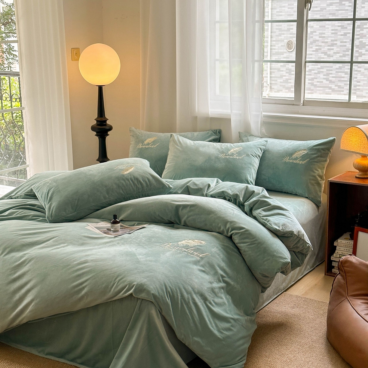 91家纺网 家纺一手货源 找家纺 爱彼家纺 2025新款牛奶绒刺绣四件套--羽毛系列-风格一 羽毛-浅水绿