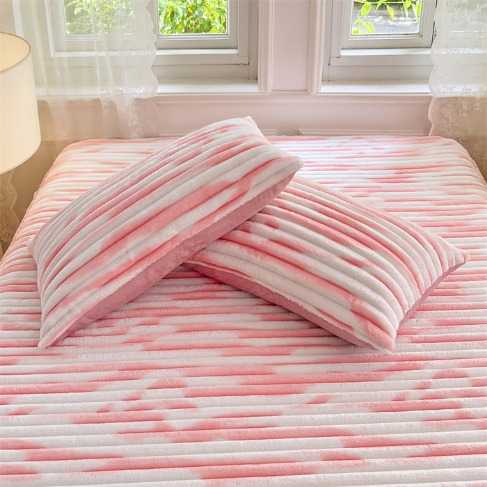 91家纺网 家纺一手货源 找家纺 梦舒羽 2025新款法莱绒枕套宿舍枕芯套单人48x74cm法兰绒兔毛绒枕头套-抽条 法莱绒抽条-梦幻樱粉