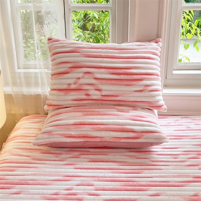 91家纺网 家纺一手货源 找家纺 梦舒羽 2025新款法莱绒枕套宿舍枕芯套单人48x74cm法兰绒兔毛绒枕头套-抽条 法莱绒抽条-梦幻樱粉