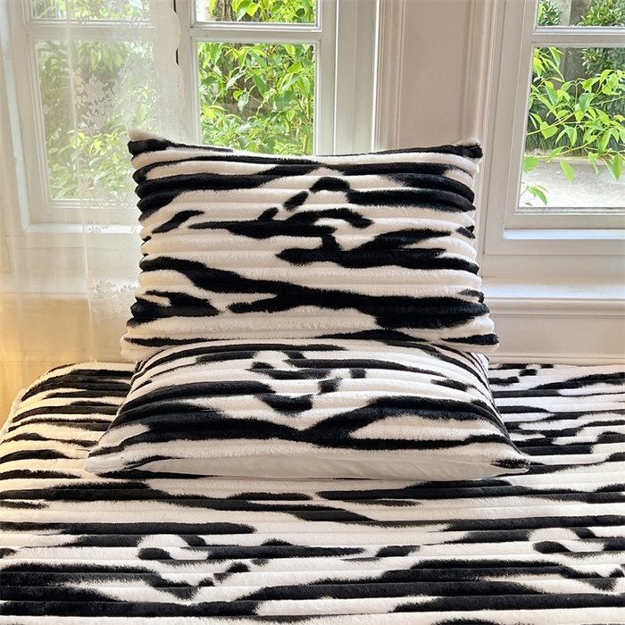 91家纺网 家纺一手货源 找家纺 梦舒羽 2025新款法莱绒枕套宿舍枕芯套单人48x74cm法兰绒兔毛绒枕头套-抽条 法莱绒抽条-梦幻墨白