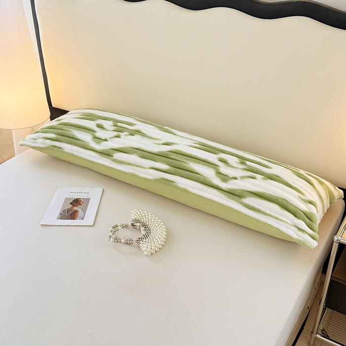 91家纺网 家纺一手货源 找家纺 梦舒羽 2025新款法莱绒双人枕套牛奶绒加长法兰绒枕芯套兔毛绒雪花绒枕头套-抽条 法莱绒抽条-梦幻果绿