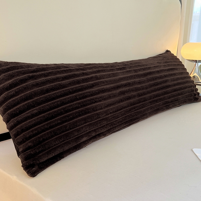 91家纺网 家纺一手货源 找家纺 梦舒羽 2025新款法莱绒双人枕套牛奶绒加长法兰绒枕芯套兔毛绒雪花绒枕头套-抽条 法莱绒抽条-咖啡色