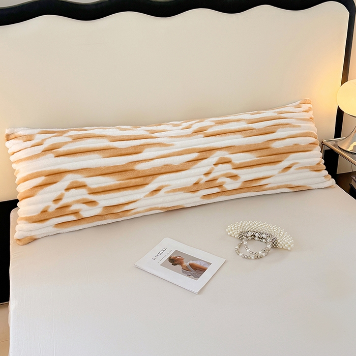 91家纺网 家纺一手货源 找家纺 梦舒羽 2025新款法莱绒双人枕套牛奶绒加长法兰绒枕芯套兔毛绒雪花绒枕头套-抽条 法莱绒抽条-梦幻奶咖