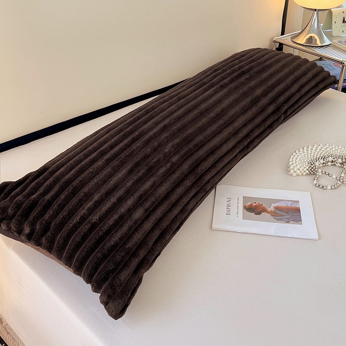 91家纺网 家纺一手货源 找家纺 梦舒羽 2025新款法莱绒双人枕套牛奶绒加长法兰绒枕芯套兔毛绒雪花绒枕头套-抽条 法莱绒抽条-咖啡色