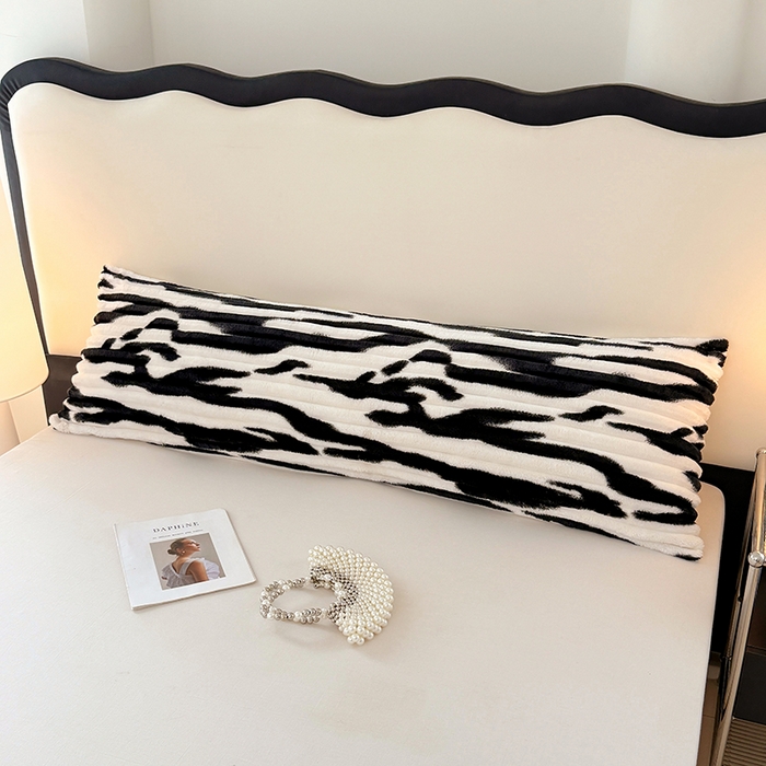 91家纺网 家纺一手货源 找家纺 梦舒羽 2025新款法莱绒双人枕套牛奶绒加长法兰绒枕芯套兔毛绒雪花绒枕头套-抽条 法莱绒抽条-梦幻墨白