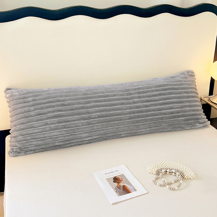 91家纺网 家纺一手货源 找家纺 梦舒羽 2025新款法莱绒双人枕套牛奶绒加长法兰绒枕芯套兔毛绒雪花绒枕头套-抽条 法莱绒抽条-烟雨灰