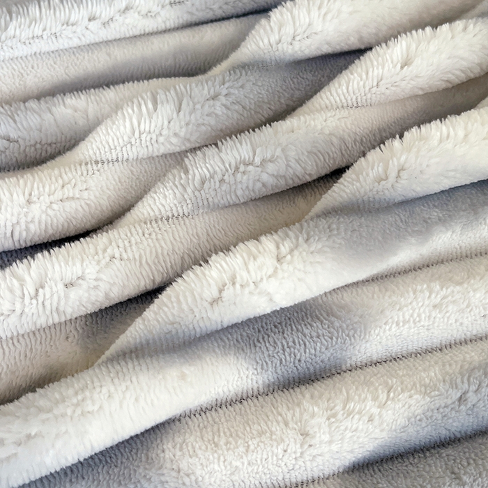 91家纺网 家纺一手货源 找家纺 梦舒羽 2025新款法莱绒双人枕套牛奶绒加长法兰绒枕芯套兔毛绒雪花绒枕头套-抽条 法莱绒抽条-梦幻浅灰