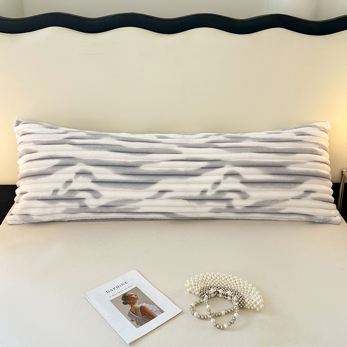 91家纺网 家纺一手货源 找家纺 梦舒羽 2025新款法莱绒双人枕套牛奶绒加长法兰绒枕芯套兔毛绒雪花绒枕头套-抽条 法莱绒抽条-梦幻浅灰