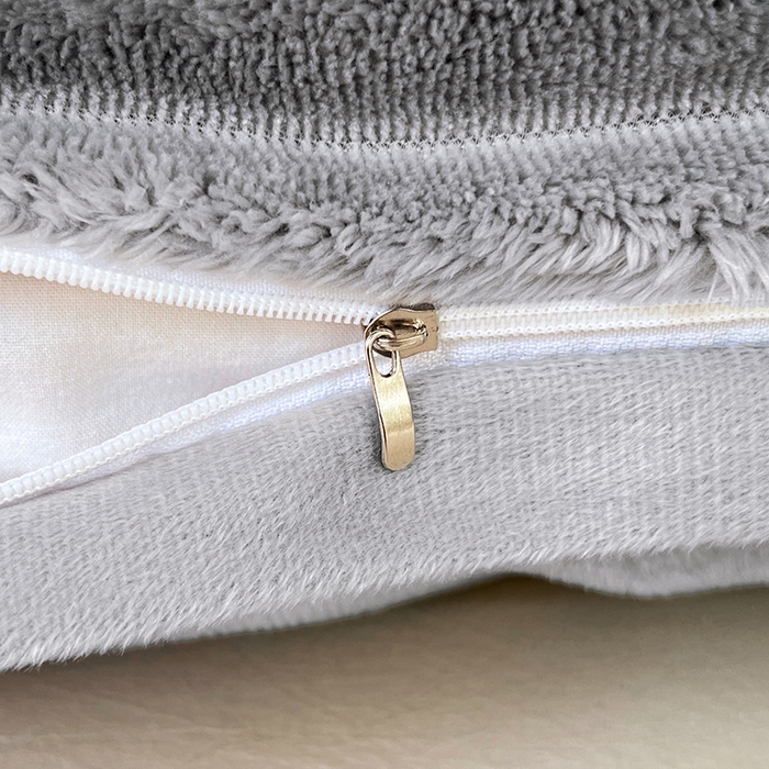 91家纺网 家纺一手货源 找家纺 梦舒羽 2025新款法莱绒双人枕套牛奶绒加长法兰绒枕芯套兔毛绒雪花绒枕头套-抽条 法莱绒抽条-烟雨灰