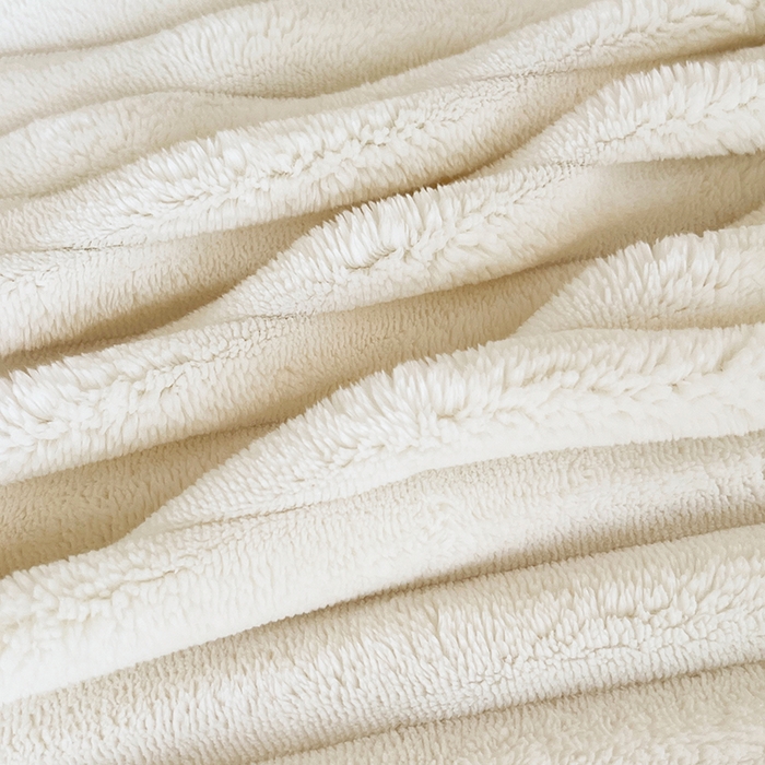 91家纺网 家纺一手货源 找家纺 梦舒羽 2025新款法莱绒双人枕套牛奶绒加长法兰绒枕芯套兔毛绒雪花绒枕头套-抽条 法莱绒抽条-晨曦白