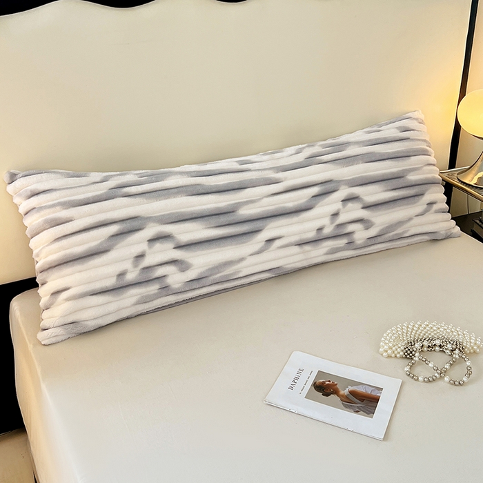 91家纺网 家纺一手货源 找家纺 梦舒羽 2025新款法莱绒双人枕套牛奶绒加长法兰绒枕芯套兔毛绒雪花绒枕头套-抽条 法莱绒抽条-梦幻浅灰