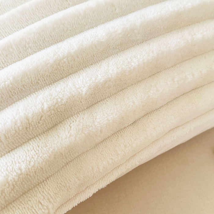 91家纺网 家纺一手货源 找家纺 梦舒羽 2025新款法莱绒双人枕套牛奶绒加长法兰绒枕芯套兔毛绒雪花绒枕头套-抽条 法莱绒抽条-晨曦白