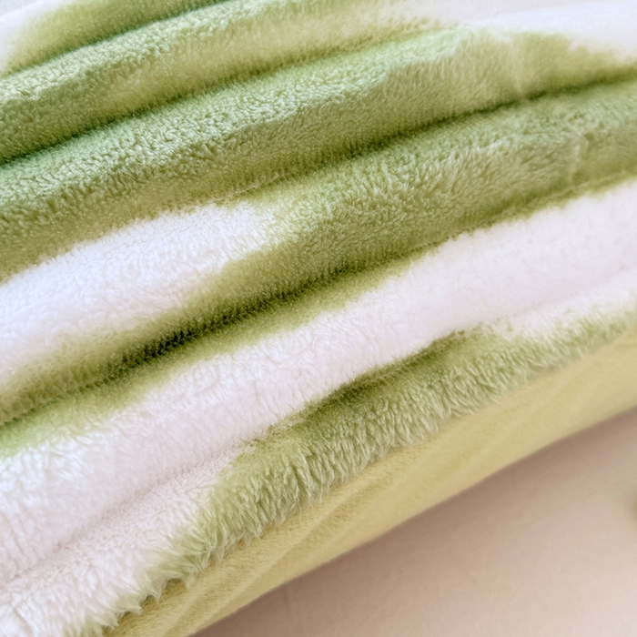 91家纺网 家纺一手货源 找家纺 梦舒羽 2025新款法莱绒双人枕套牛奶绒加长法兰绒枕芯套兔毛绒雪花绒枕头套-抽条 法莱绒抽条-梦幻果绿