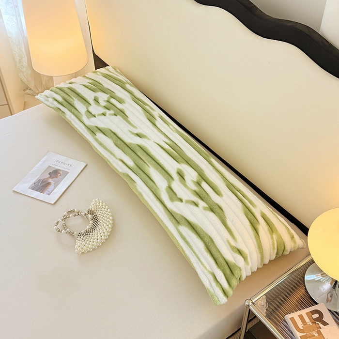 91家纺网 家纺一手货源 找家纺 梦舒羽 2025新款法莱绒双人枕套牛奶绒加长法兰绒枕芯套兔毛绒雪花绒枕头套-抽条 法莱绒抽条-梦幻果绿