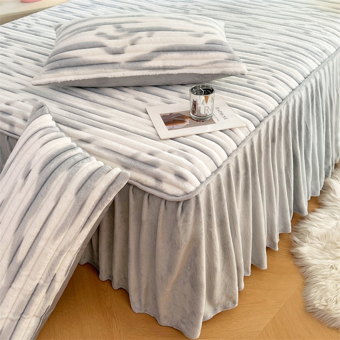 91家纺网 家纺一手货源 找家纺 圣比熊 2025新款法莱绒床裙法兰绒床垫保护罩牛奶绒兔毛绒床垫床单罩-抽条 法莱绒抽条-梦幻浅灰
