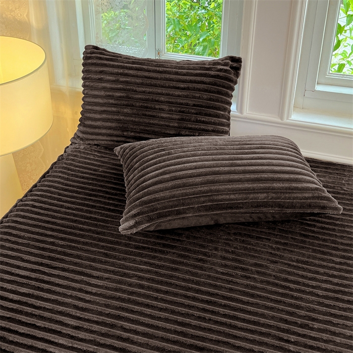 91家纺网 家纺一手货源 找家纺 圣比熊 2025新款法莱绒床裙法兰绒床垫保护罩牛奶绒兔毛绒床垫床单罩-抽条 法莱绒抽条-咖啡色