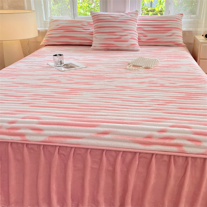 91家纺网 家纺一手货源 找家纺 圣比熊 2025新款法莱绒床裙法兰绒床垫保护罩牛奶绒兔毛绒床垫床单罩-抽条 法莱绒抽条-梦幻樱粉