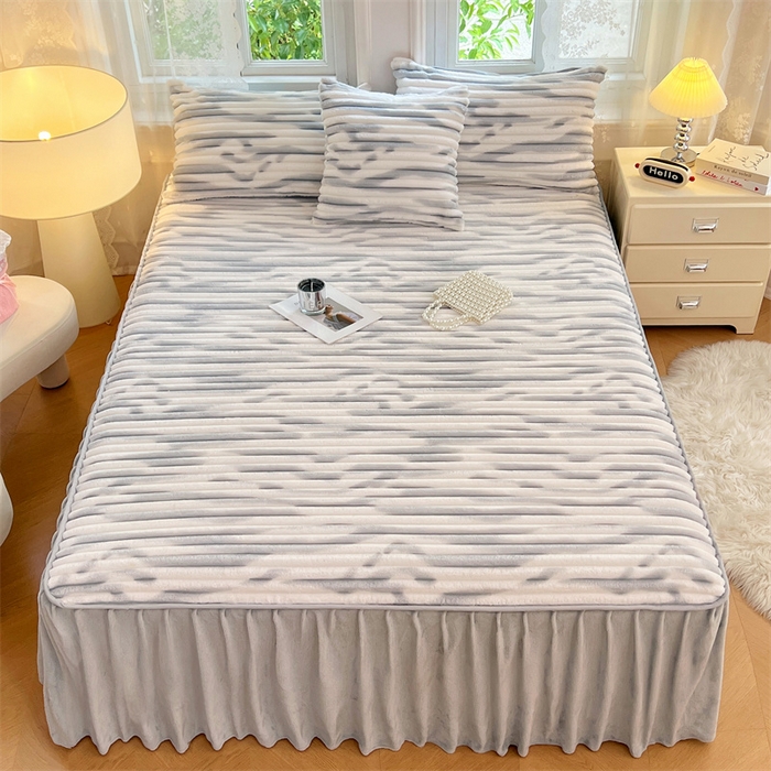 91家纺网 家纺一手货源 找家纺 圣比熊 2025新款法莱绒床裙法兰绒床垫保护罩牛奶绒兔毛绒床垫床单罩-抽条 法莱绒抽条-梦幻浅灰