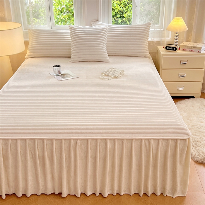 91家纺网 家纺一手货源 找家纺 圣比熊 2025新款法莱绒床裙法兰绒床垫保护罩牛奶绒兔毛绒床垫床单罩-抽条 法莱绒抽条-晨曦白