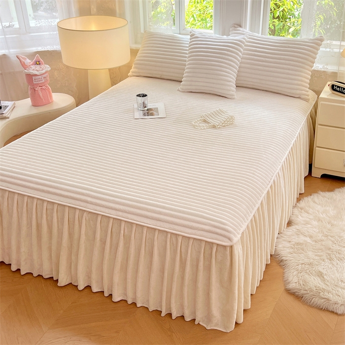 91家纺网 家纺一手货源 找家纺 圣比熊 2025新款法莱绒床裙法兰绒床垫保护罩牛奶绒兔毛绒床垫床单罩-抽条 法莱绒抽条-晨曦白