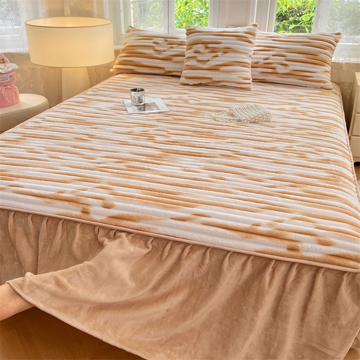 91家纺网 家纺一手货源 找家纺 圣比熊 2025新款法莱绒床裙法兰绒床垫保护罩牛奶绒兔毛绒床垫床单罩-抽条 法莱绒抽条-梦幻奶咖