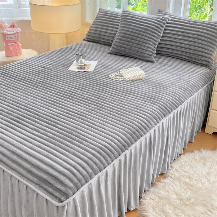 91家纺网 家纺一手货源 找家纺 圣比熊 2025新款法莱绒床裙法兰绒床垫保护罩牛奶绒兔毛绒床垫床单罩-抽条 法莱绒抽条-烟雨灰