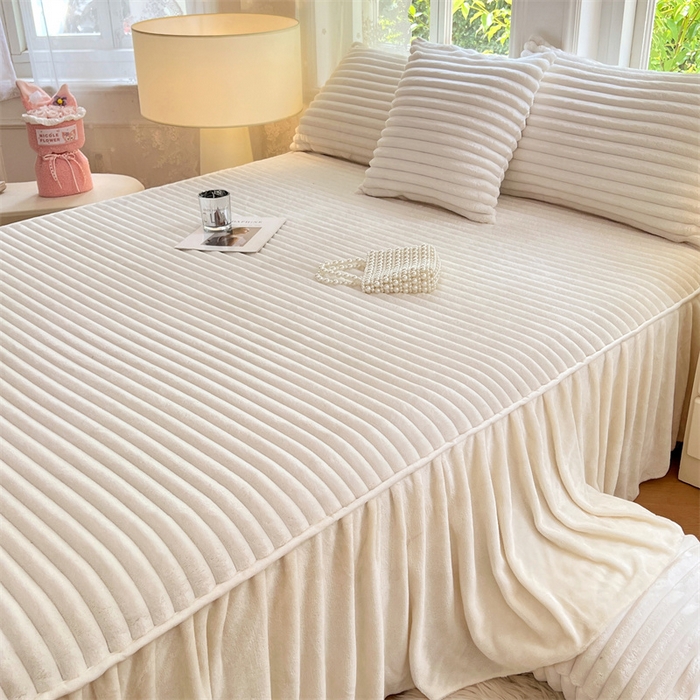 91家纺网 家纺一手货源 找家纺 圣比熊 2025新款法莱绒床裙法兰绒床垫保护罩牛奶绒兔毛绒床垫床单罩-抽条 法莱绒抽条-晨曦白