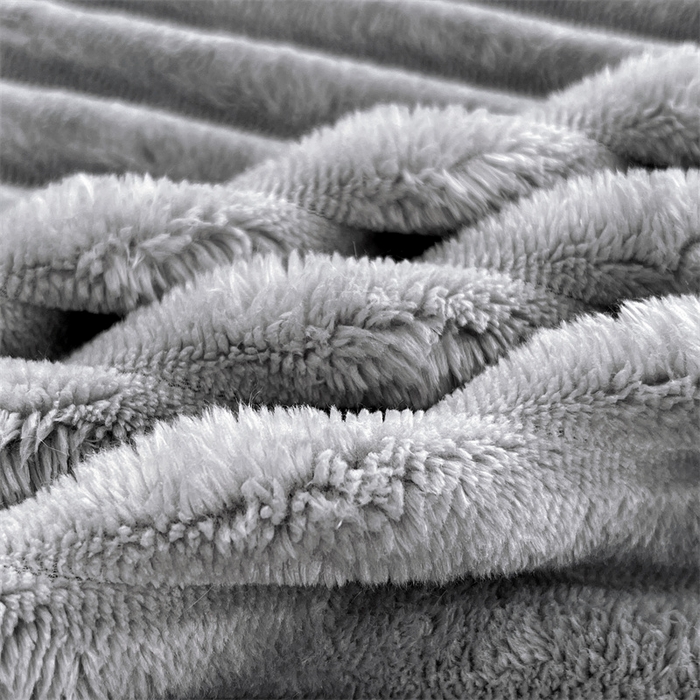 91家纺网 家纺一手货源 找家纺 圣比熊 2025新款法莱绒床裙法兰绒床垫保护罩牛奶绒兔毛绒床垫床单罩-抽条 法莱绒抽条-烟雨灰