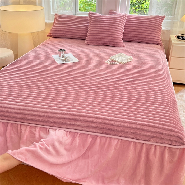 91家纺网 家纺一手货源 找家纺 圣比熊 2025新款法莱绒床裙法兰绒床垫保护罩牛奶绒兔毛绒床垫床单罩-抽条 法莱绒抽条-云梦粉