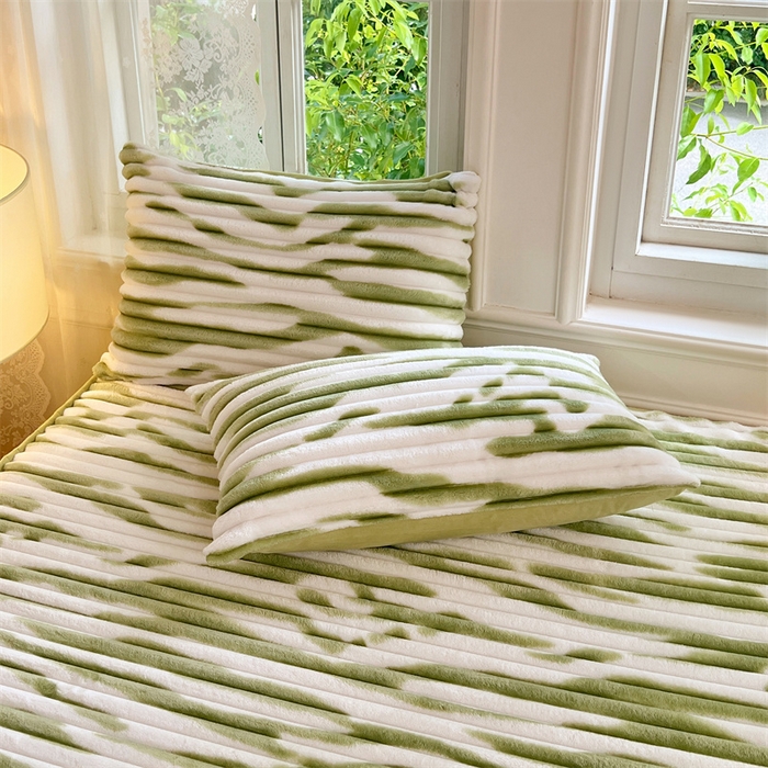 91家纺网 家纺一手货源 找家纺 圣比熊 2025新款法莱绒床裙法兰绒床垫保护罩牛奶绒兔毛绒床垫床单罩-抽条 法莱绒抽条-梦幻果绿